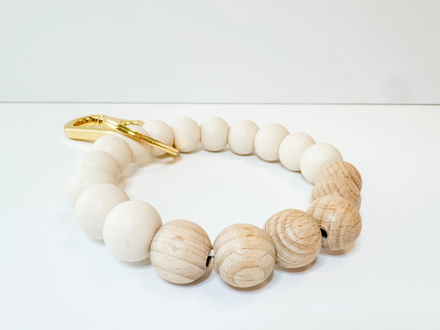 KEYCHAIN BANGLE | beige and wood