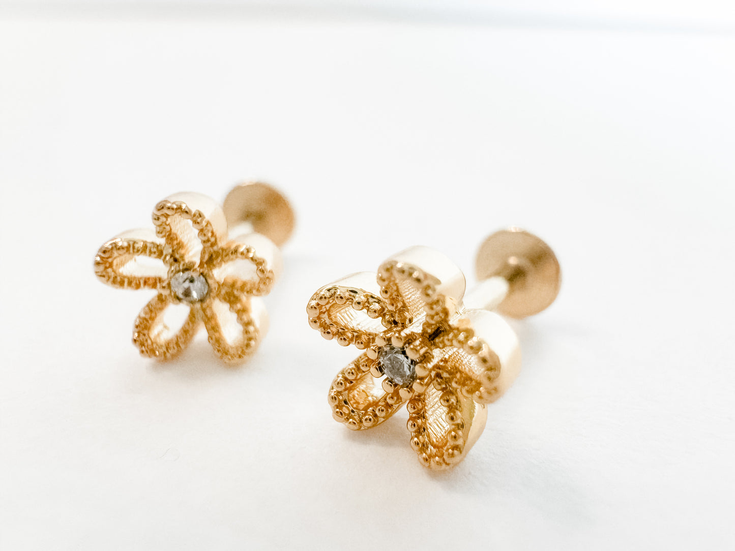 FLUER | stainless steel flat-back earrings
