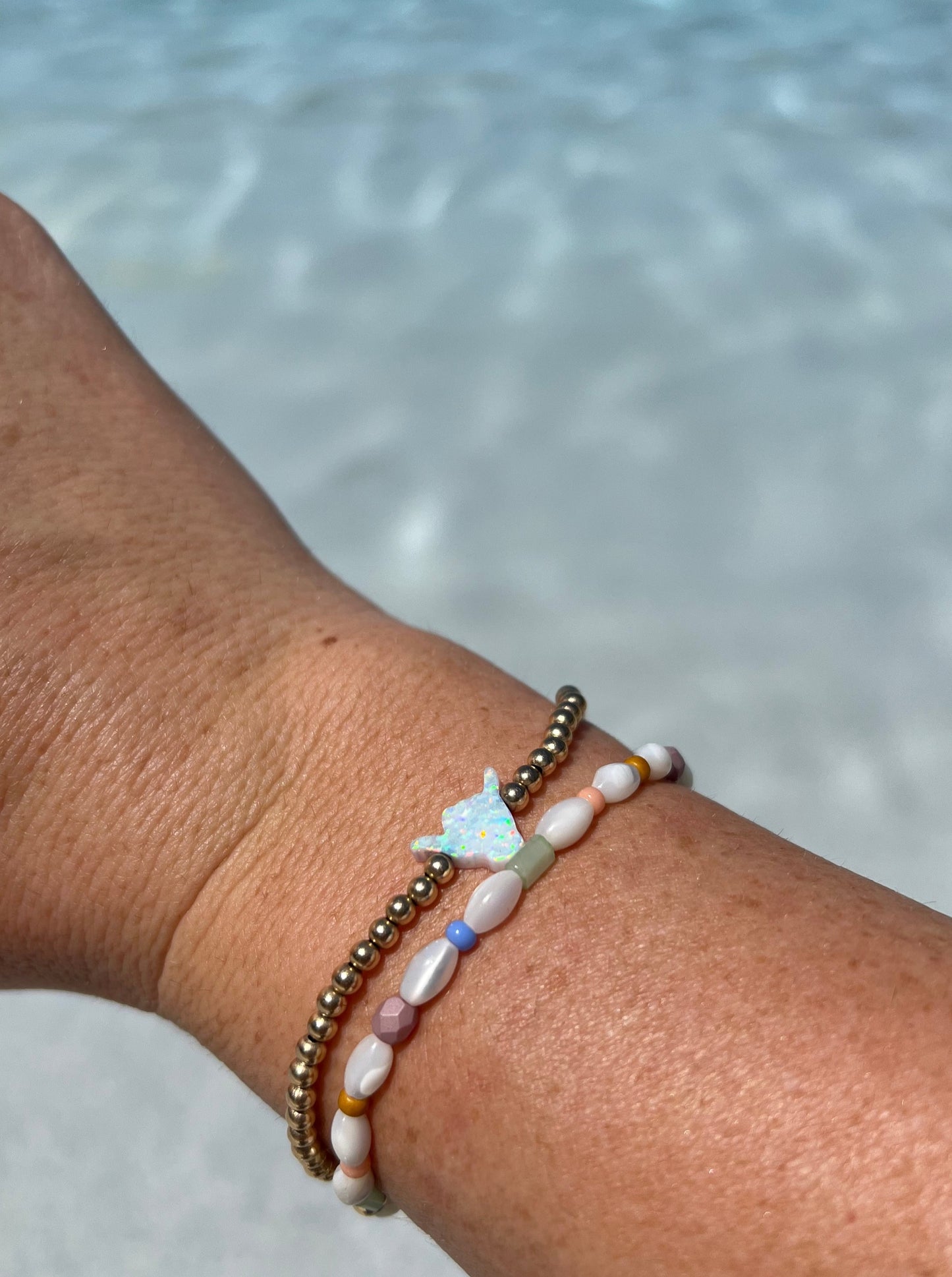 EZRA + SHAKA CHARM | Gold-filled bracelet with Shaka Charm