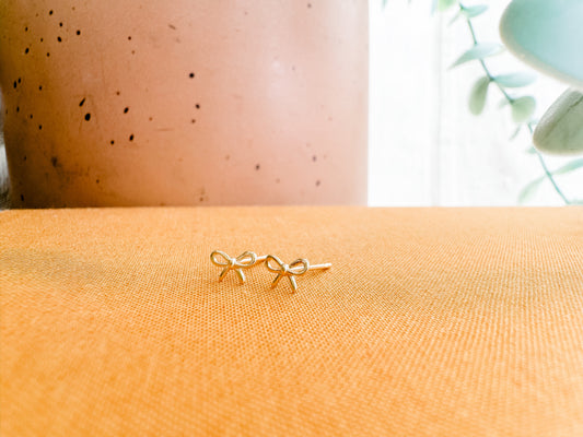 DOLLY | 14K gold dainty bow stud earrings