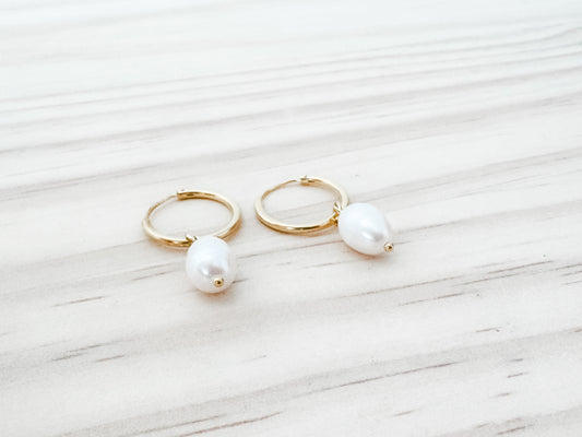 DARLA 2 | sterling silver with gold plated comfort closure hoops with pearl accent